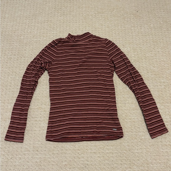 4 Holister tops in 1 bundle. - Picture 2 of 11